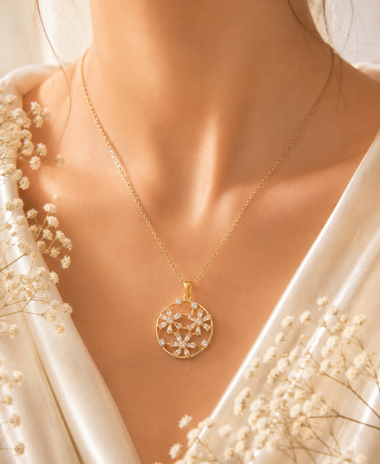 Celestial Daisy Crystal Pendant Necklace – Gold-Plated Floral Elegance