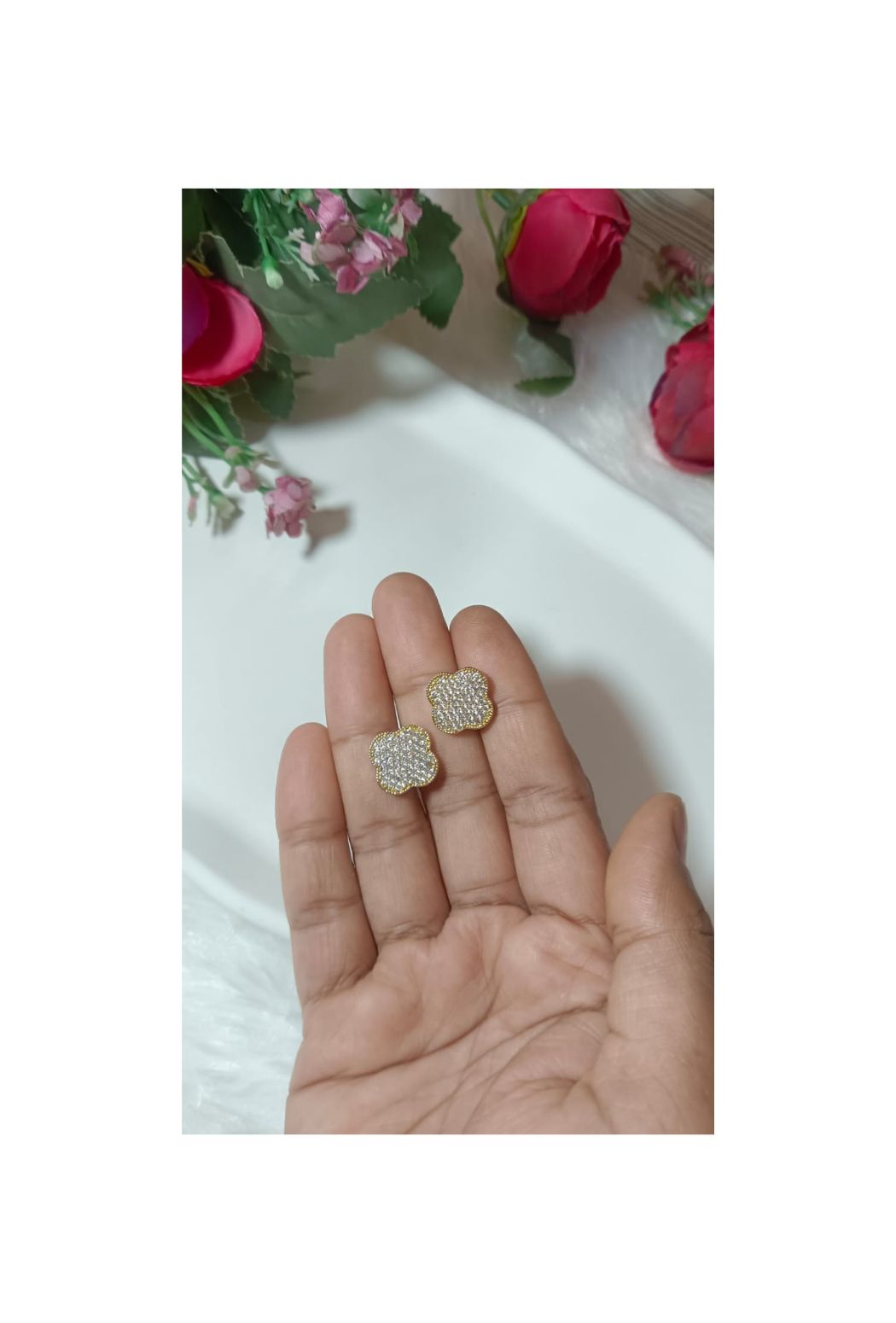 Women's lightweight floral crystal earrings in gold finish
