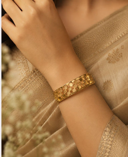 Woman wearing NAXAYA Hexovra bracelet with traditional saree styling